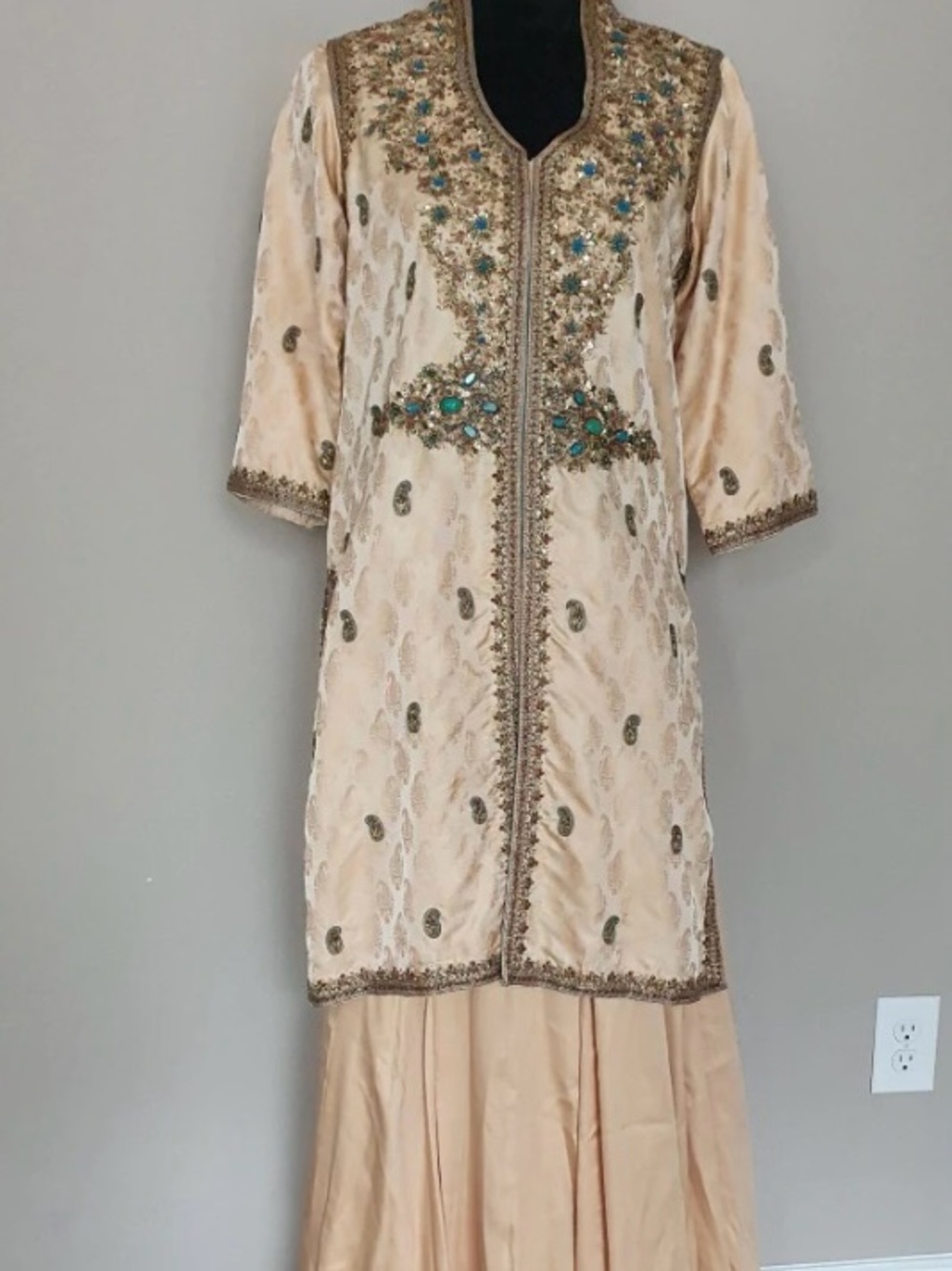 Klimt by Feroze Gandhi Ivory Beaded Kurta Lehenga, Medium NWOT